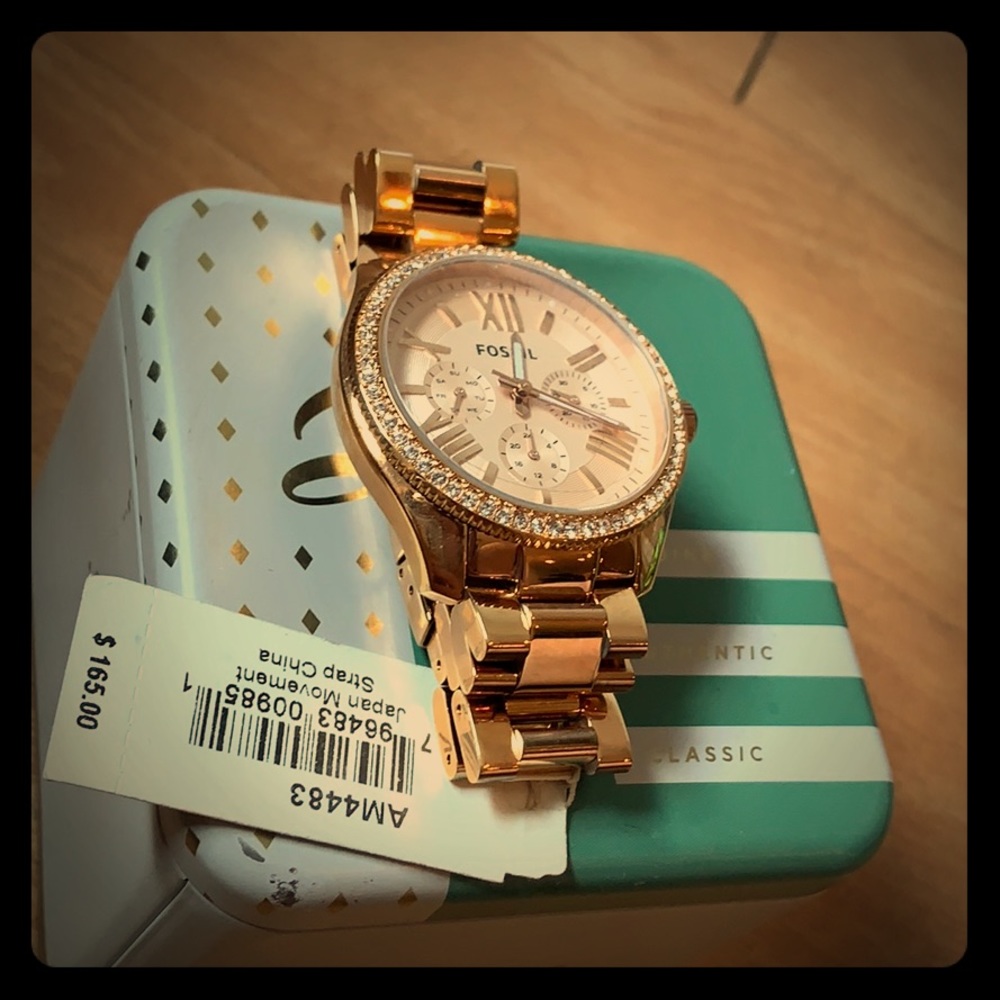Rose gold Fossil wristwatch- never been worn.